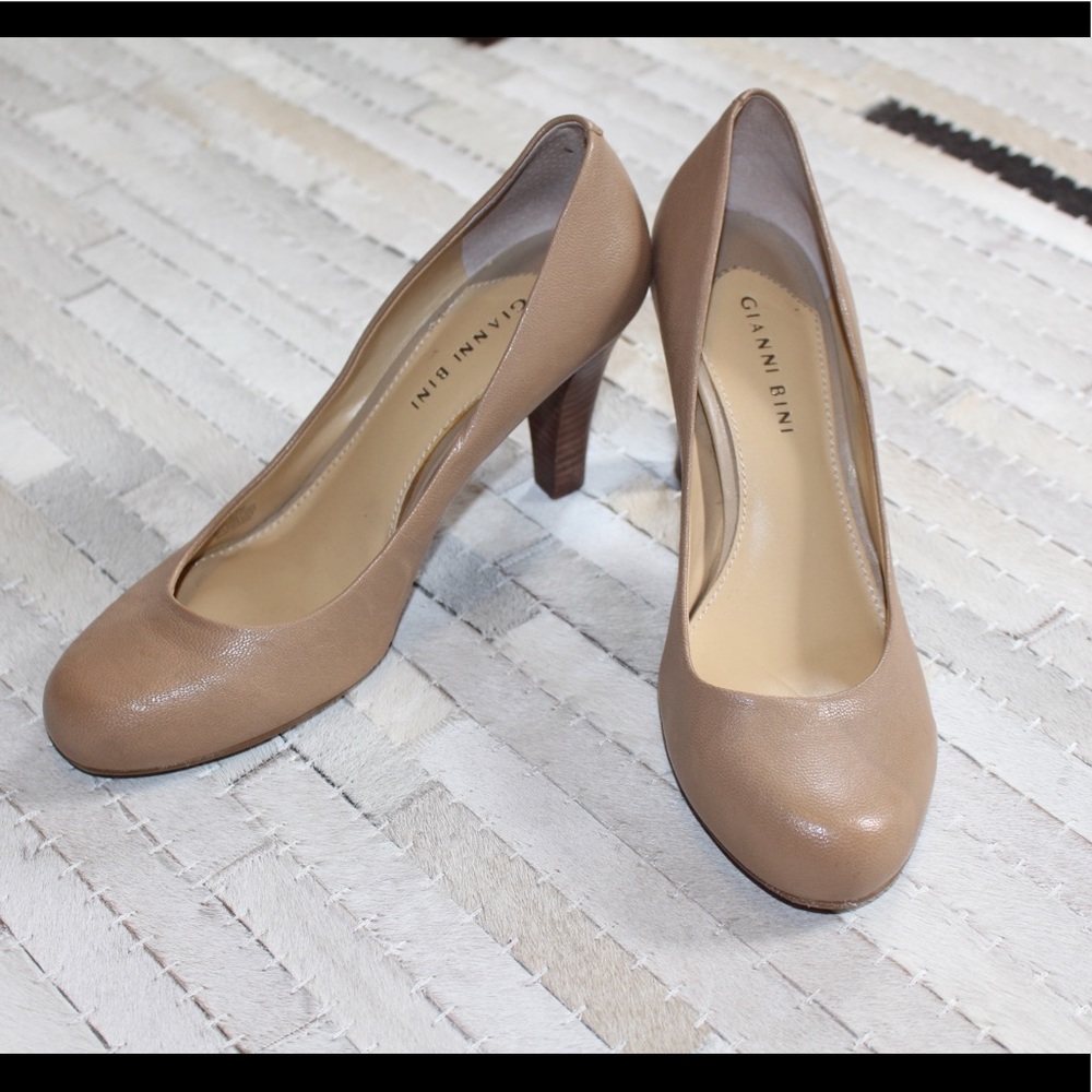 Gianni Bini Nude Pumps